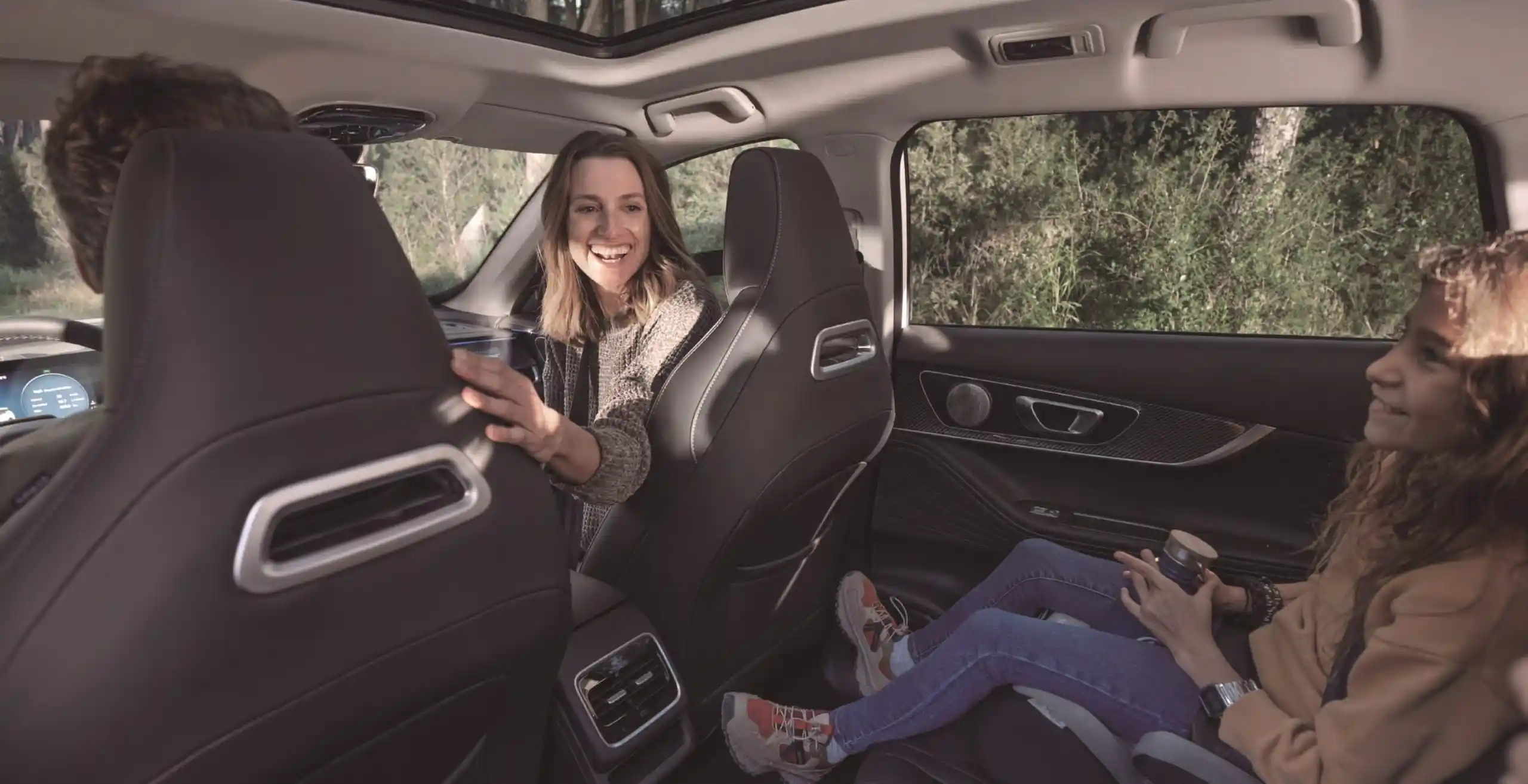 asientos-ebro-s700-phev-scaled-e1750676591116